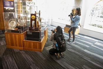 Students taking pictures in Digital Photography course